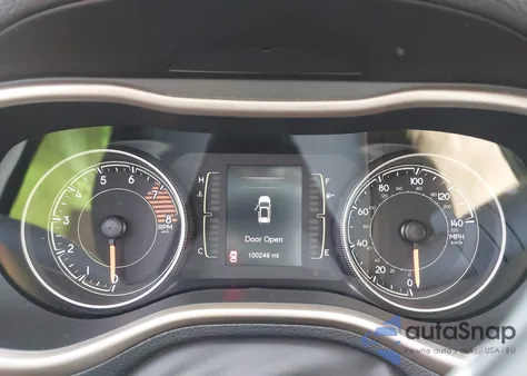 2016 Jeep Cherokee Altitude z USA, uszkodzony, nr VIN 1C4PJMCS6GW118996